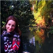 Ragazza con certificazioni in lingua inglese offesi per ripetizioni